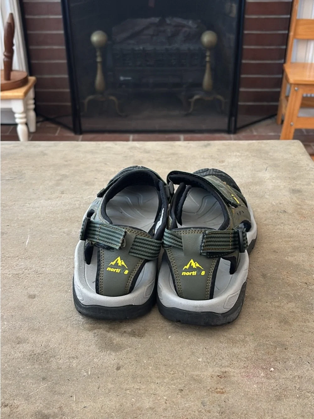 Nortiv 8 Men's Hiking Sandals Size 8 (A-7)